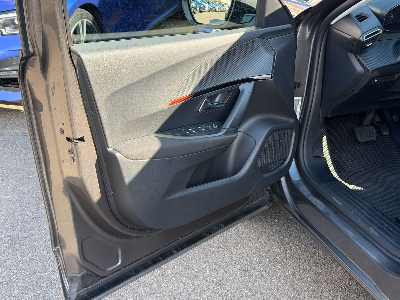 Peugeot 2008 фото 11