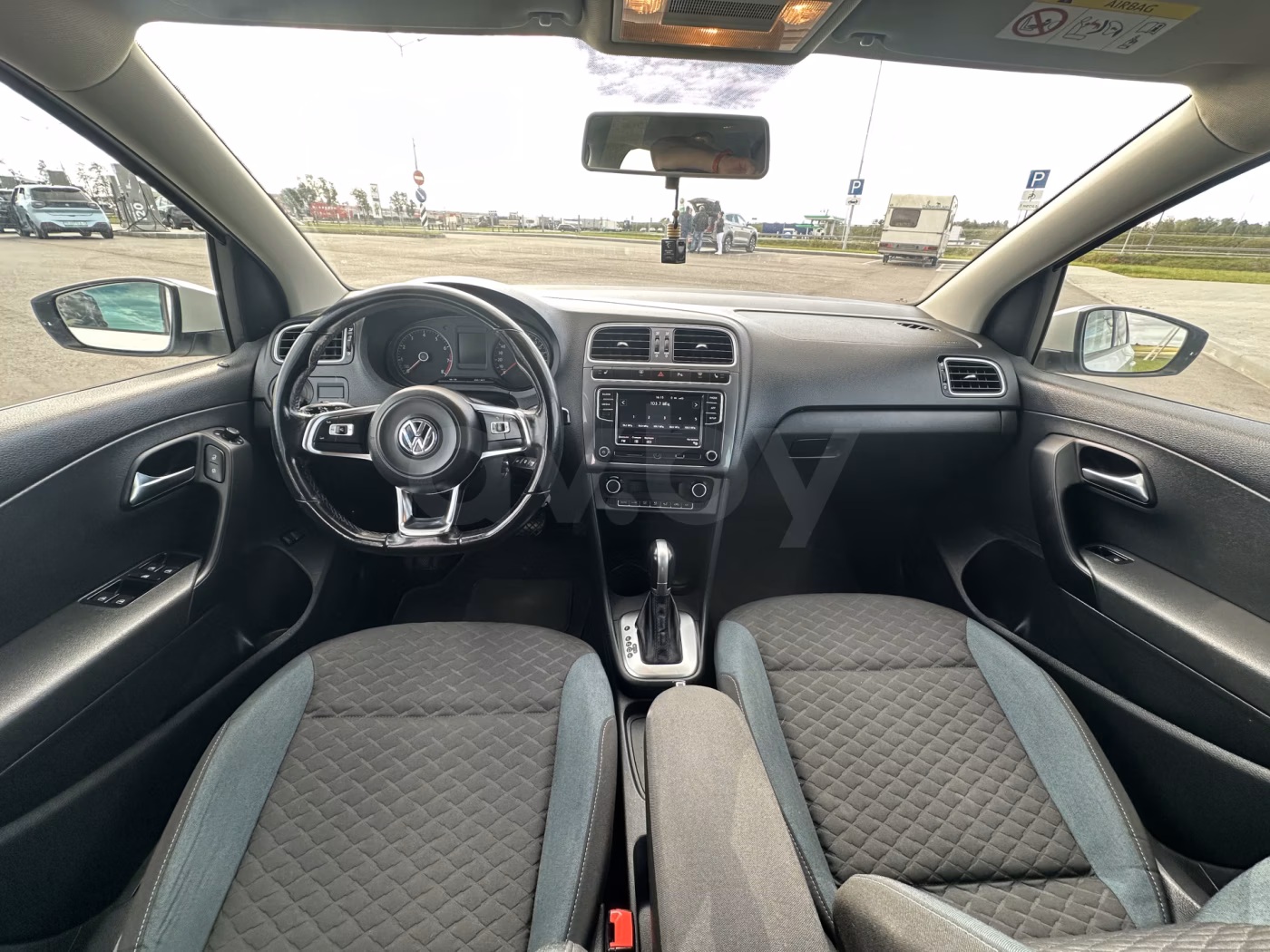 Volkswagen Polo Sedan фото 4
