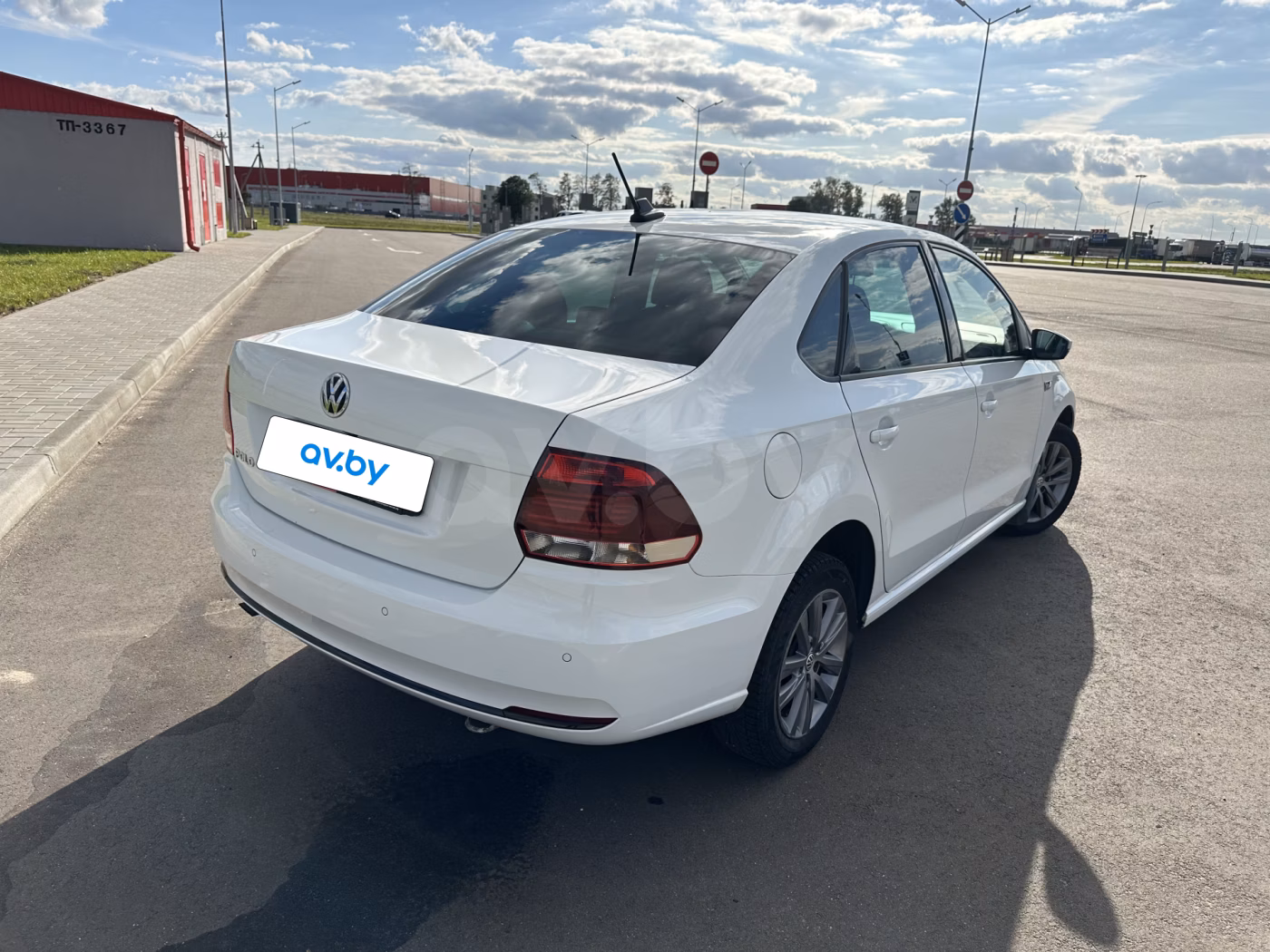 Volkswagen Polo Sedan фото 3