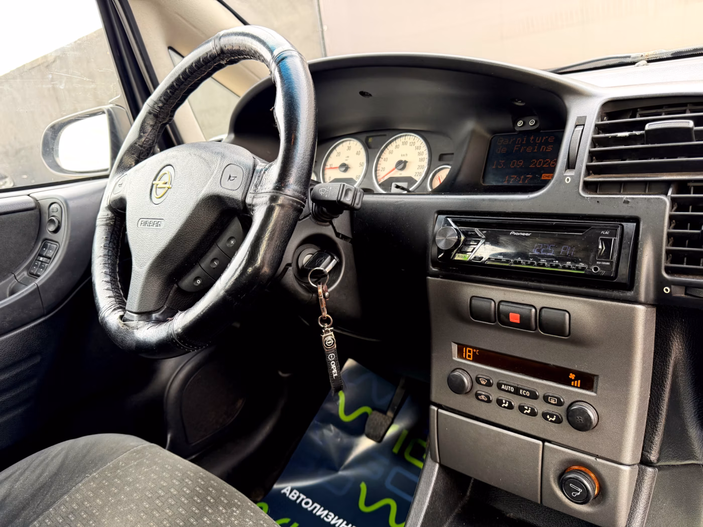 Opel Zafira фото 16