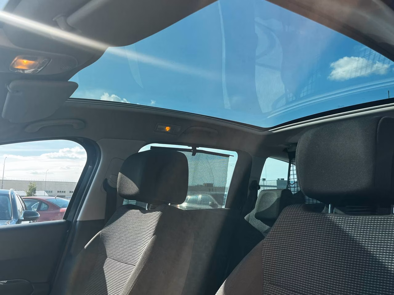Peugeot 5008 фото 19