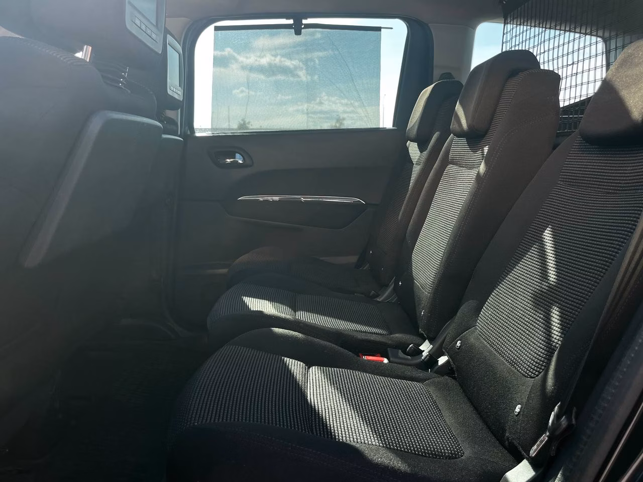 Peugeot 5008 фото 18