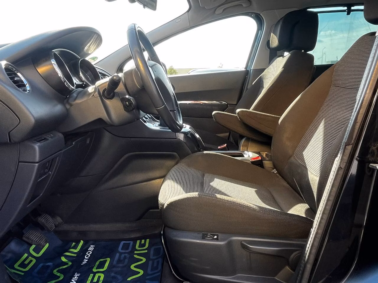Peugeot 5008 фото 9