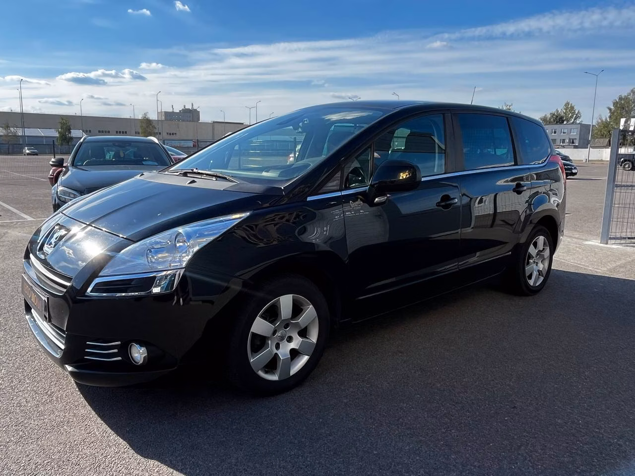 Peugeot 5008 фото 6