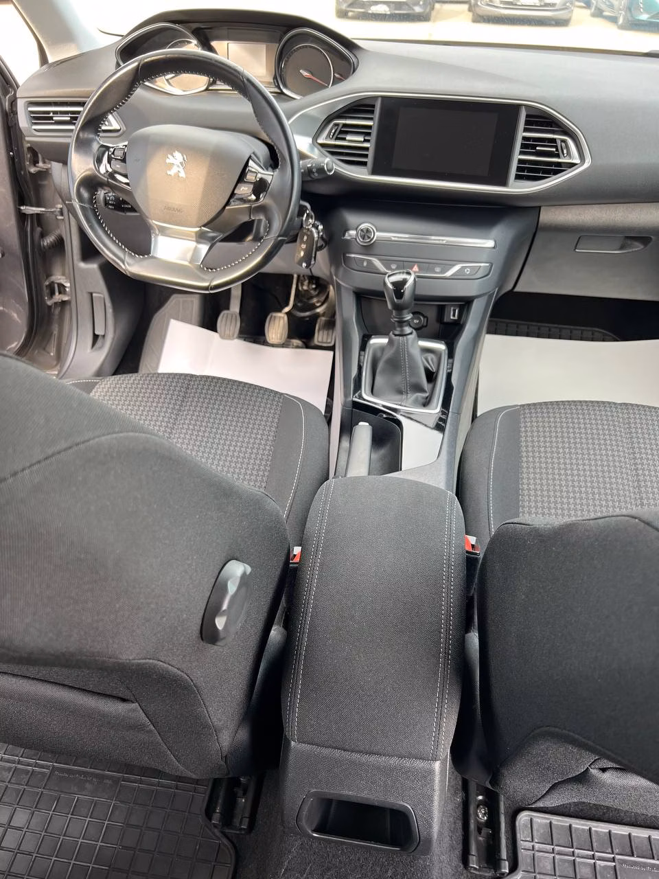 Peugeot 308 фото 11