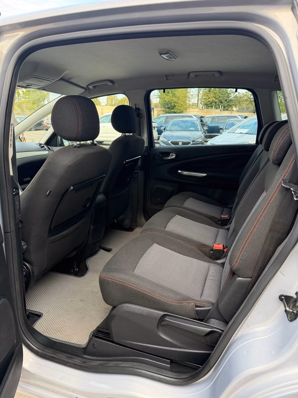 Ford S-MAX фото 9