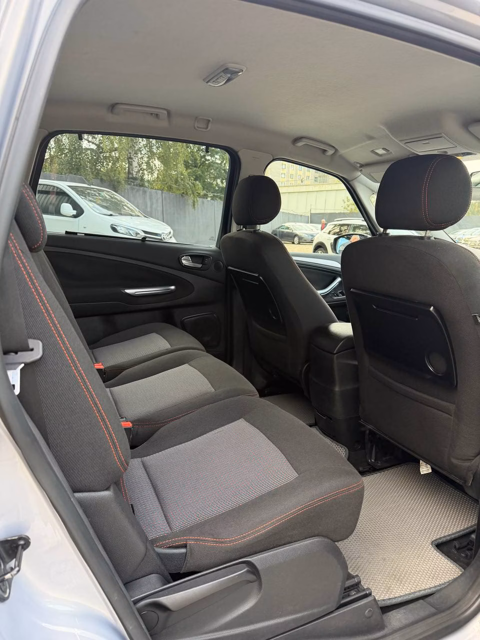 Ford S-MAX фото 10