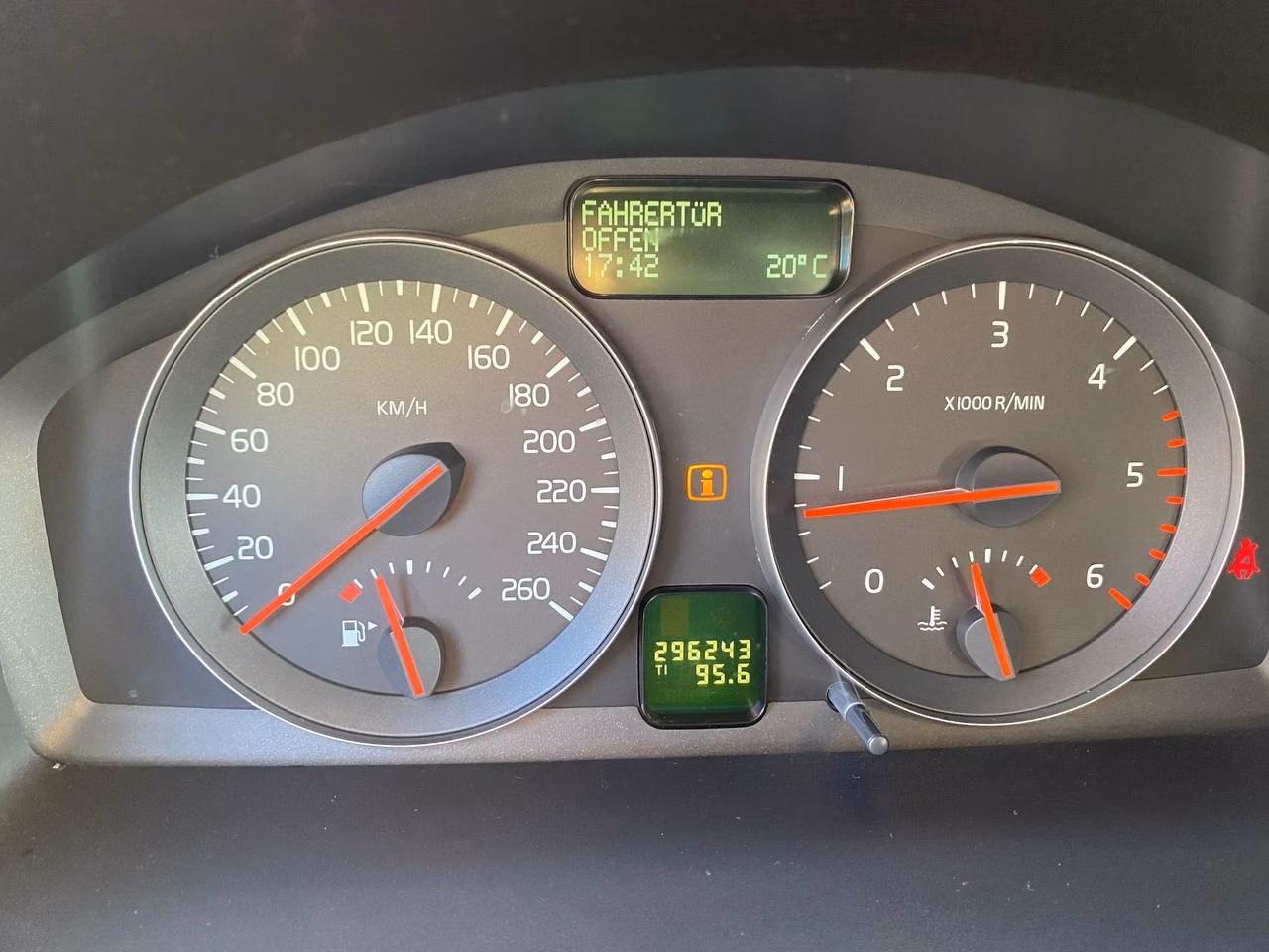 Volvo V50 фото 11