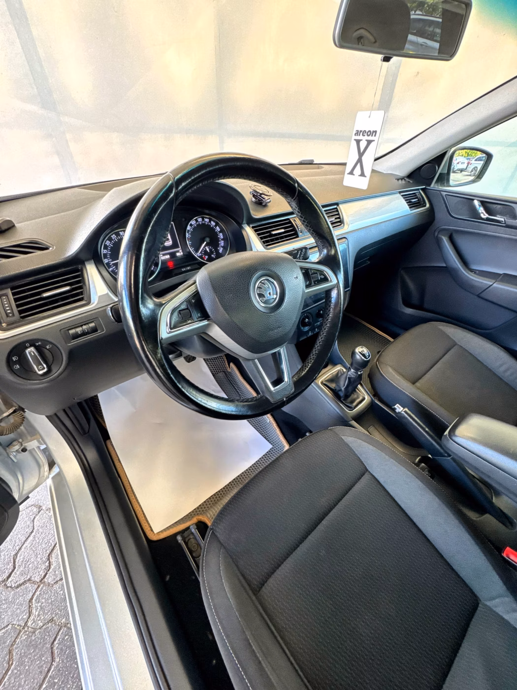 Skoda Rapid фото 9