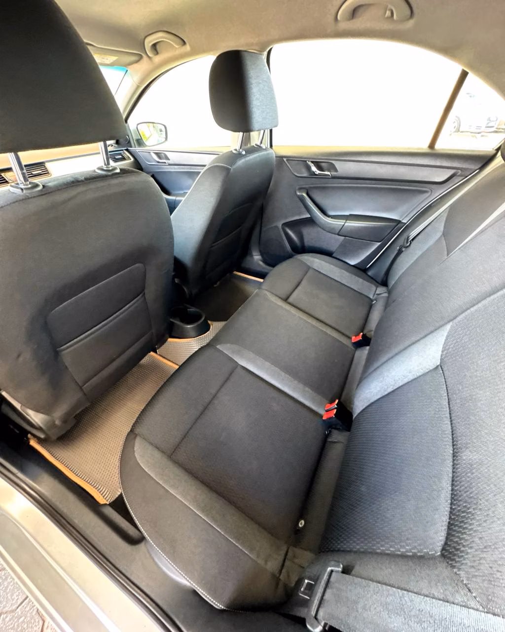Skoda Rapid фото 10