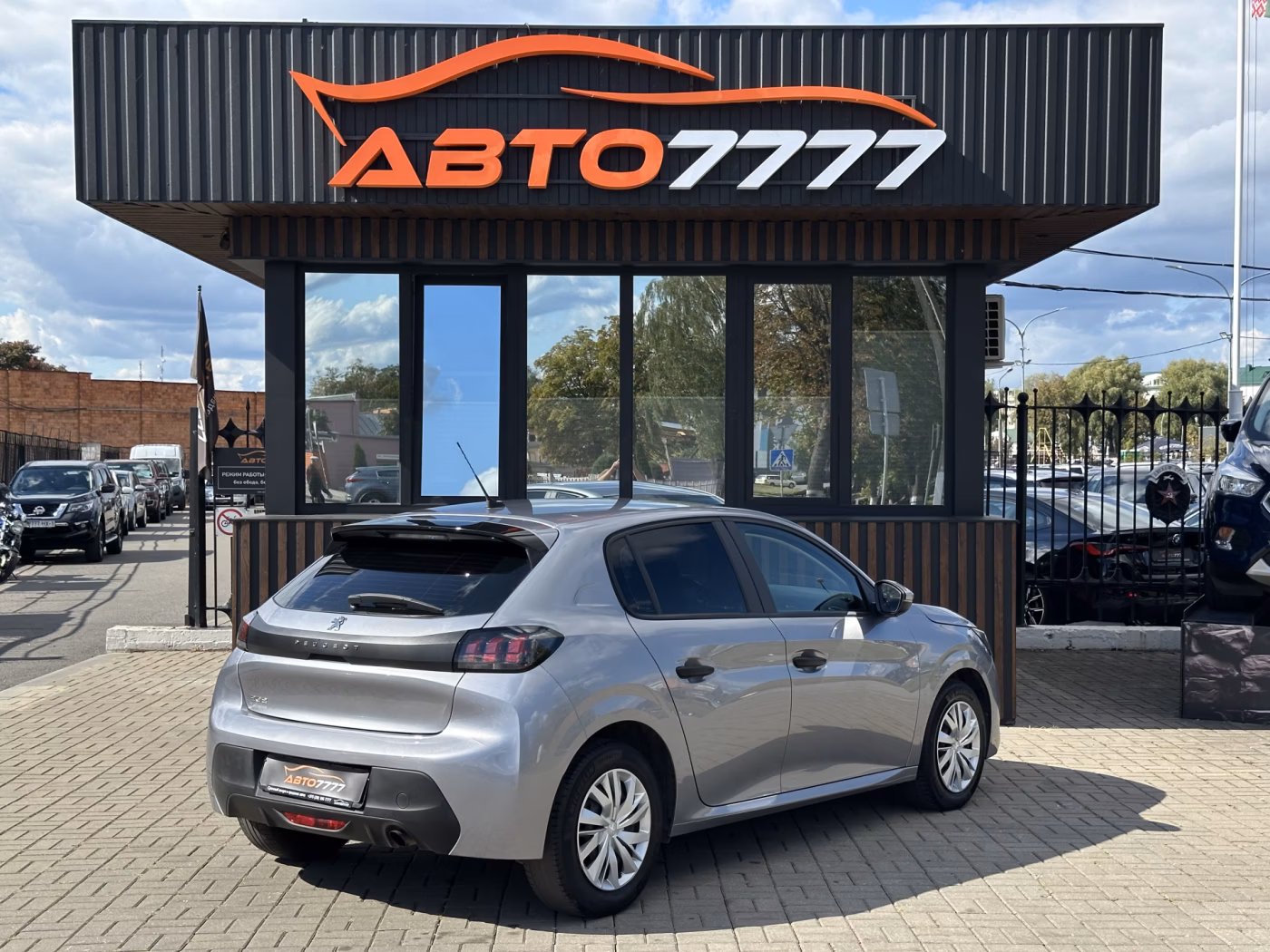 Peugeot 208 фото 2