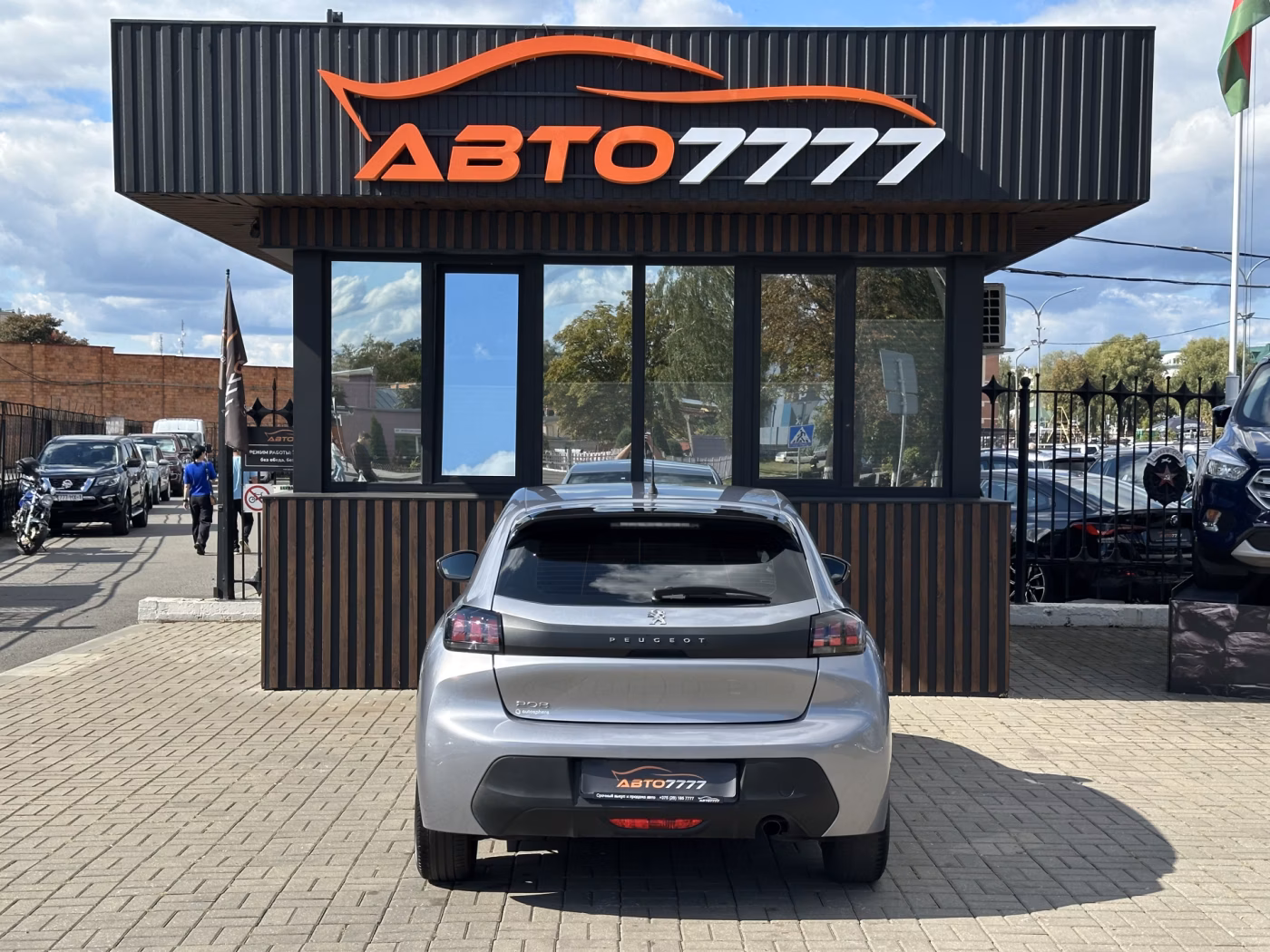 Peugeot 208 фото 3