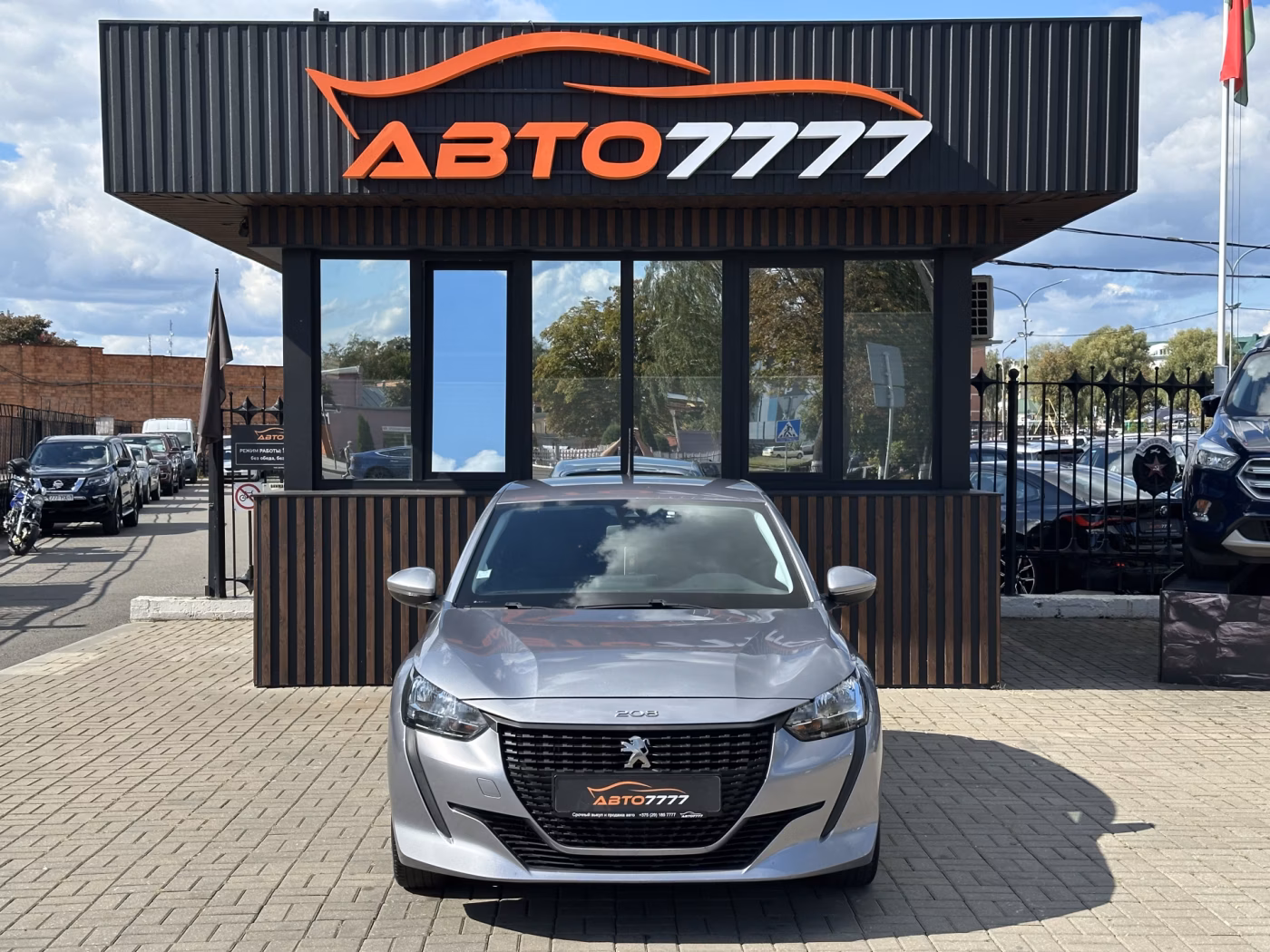 Peugeot 208 фото 6