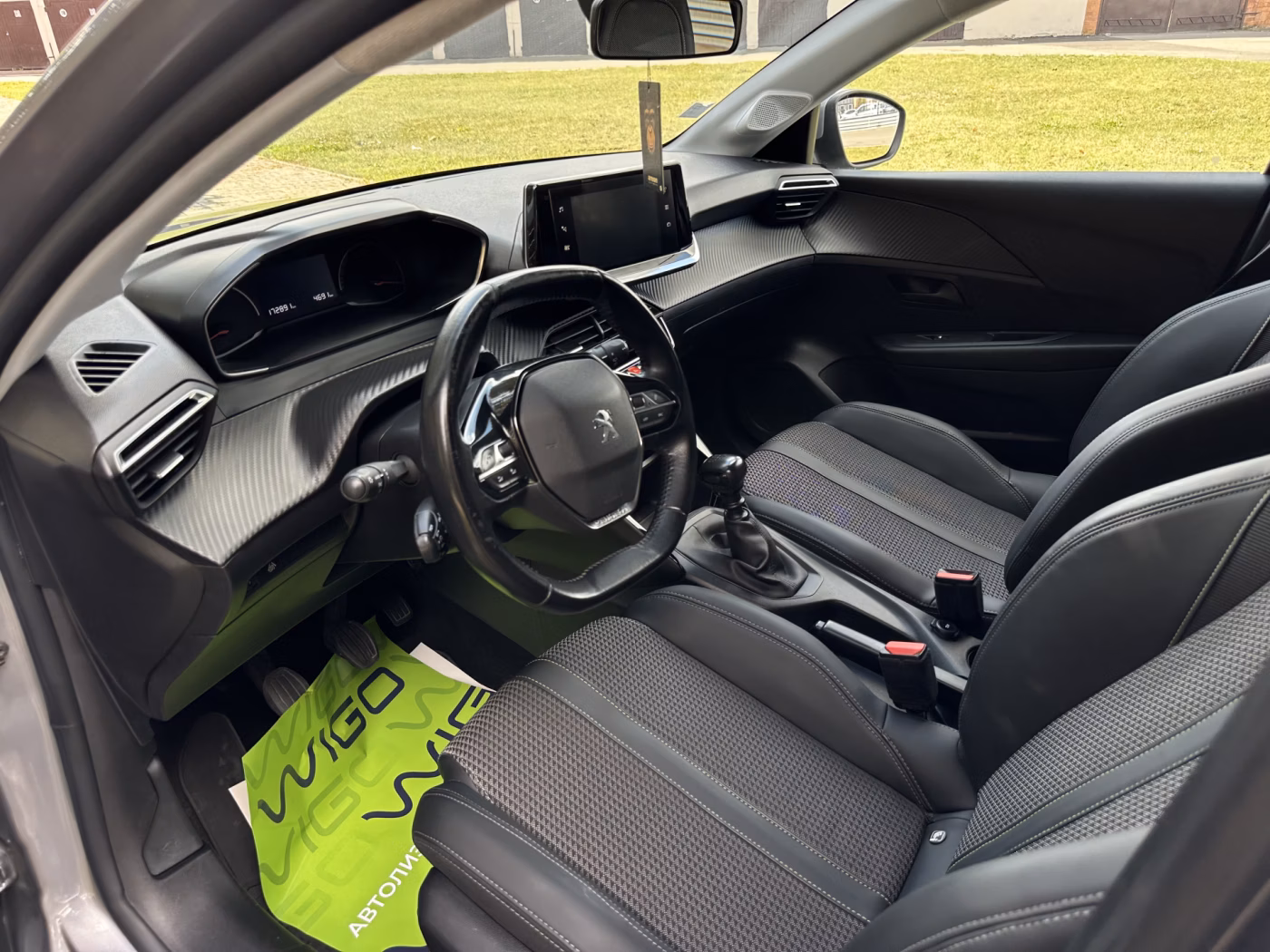Peugeot 208 фото 7