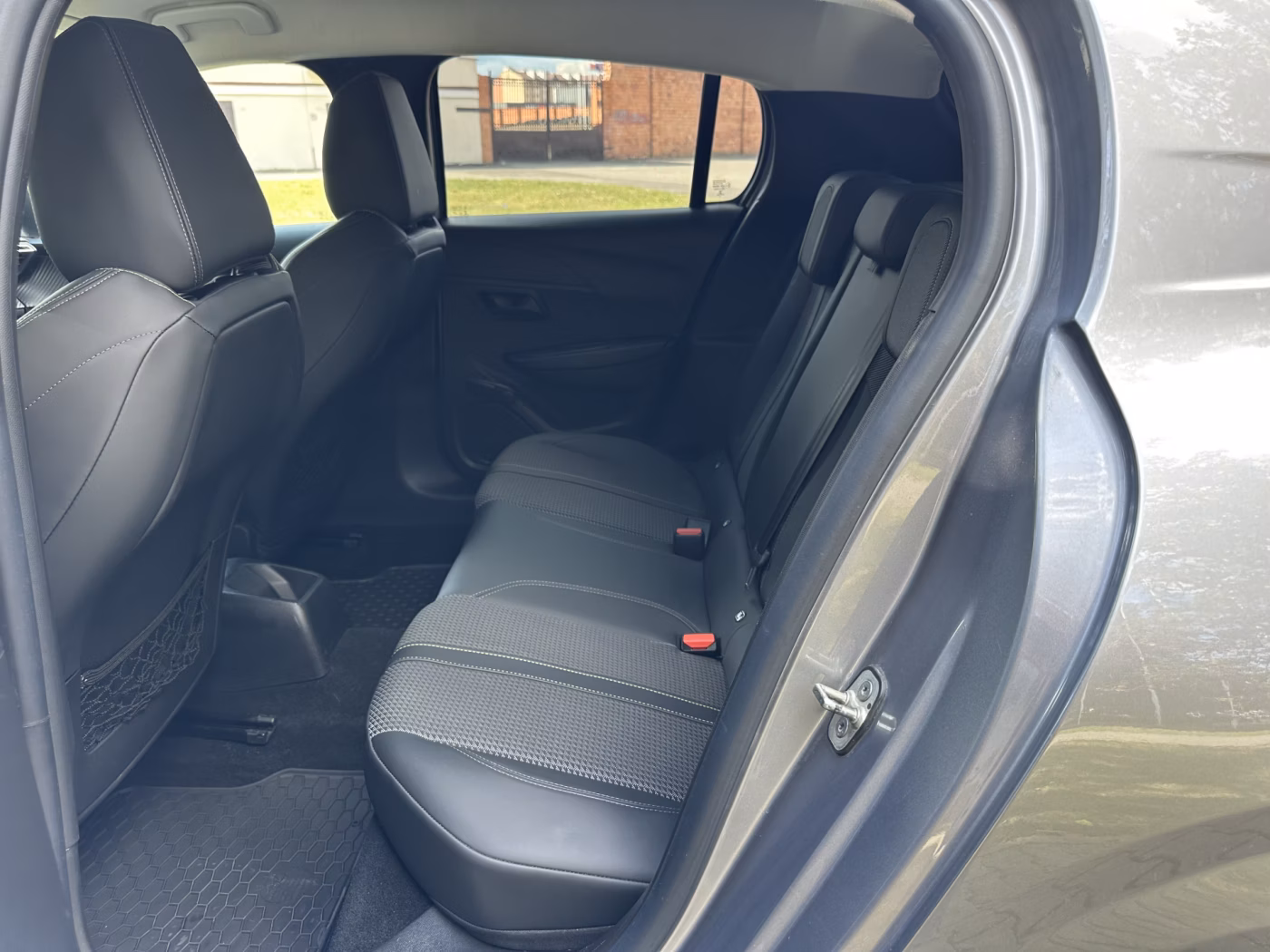 Peugeot 208 фото 8