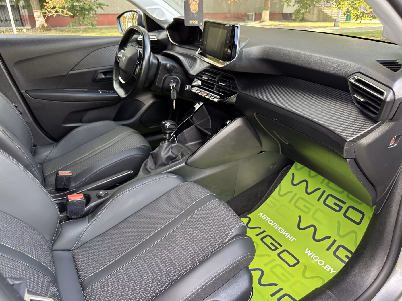 Peugeot 208 фото 11