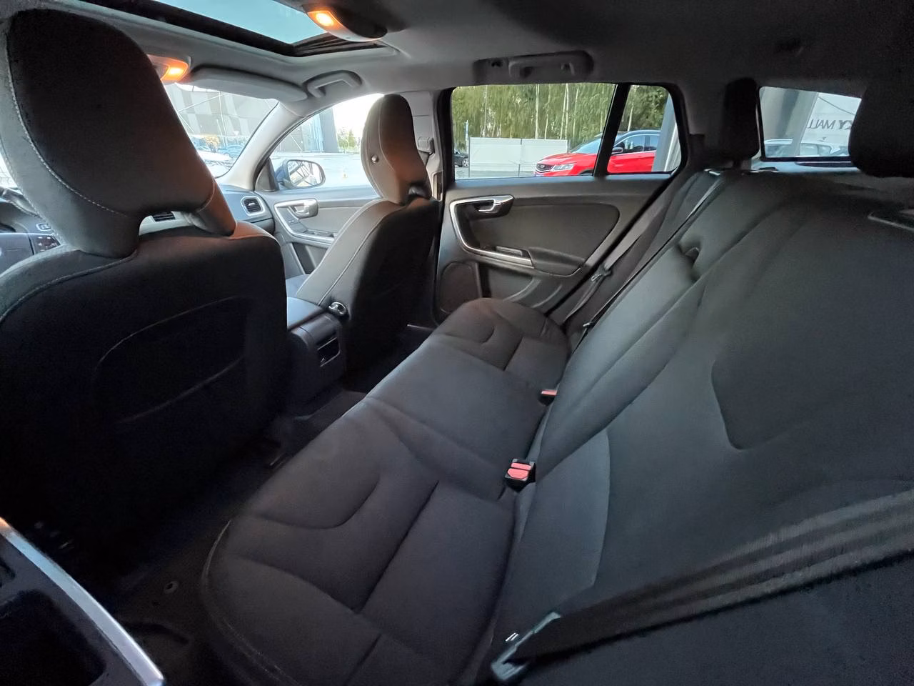 Volvo V60 фото 15