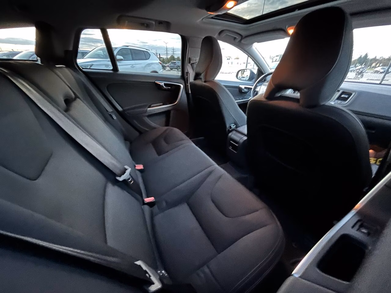 Volvo V60 фото 16