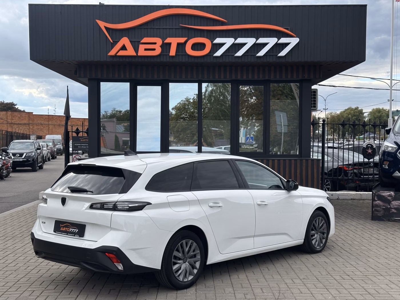 Peugeot 308 фото 2