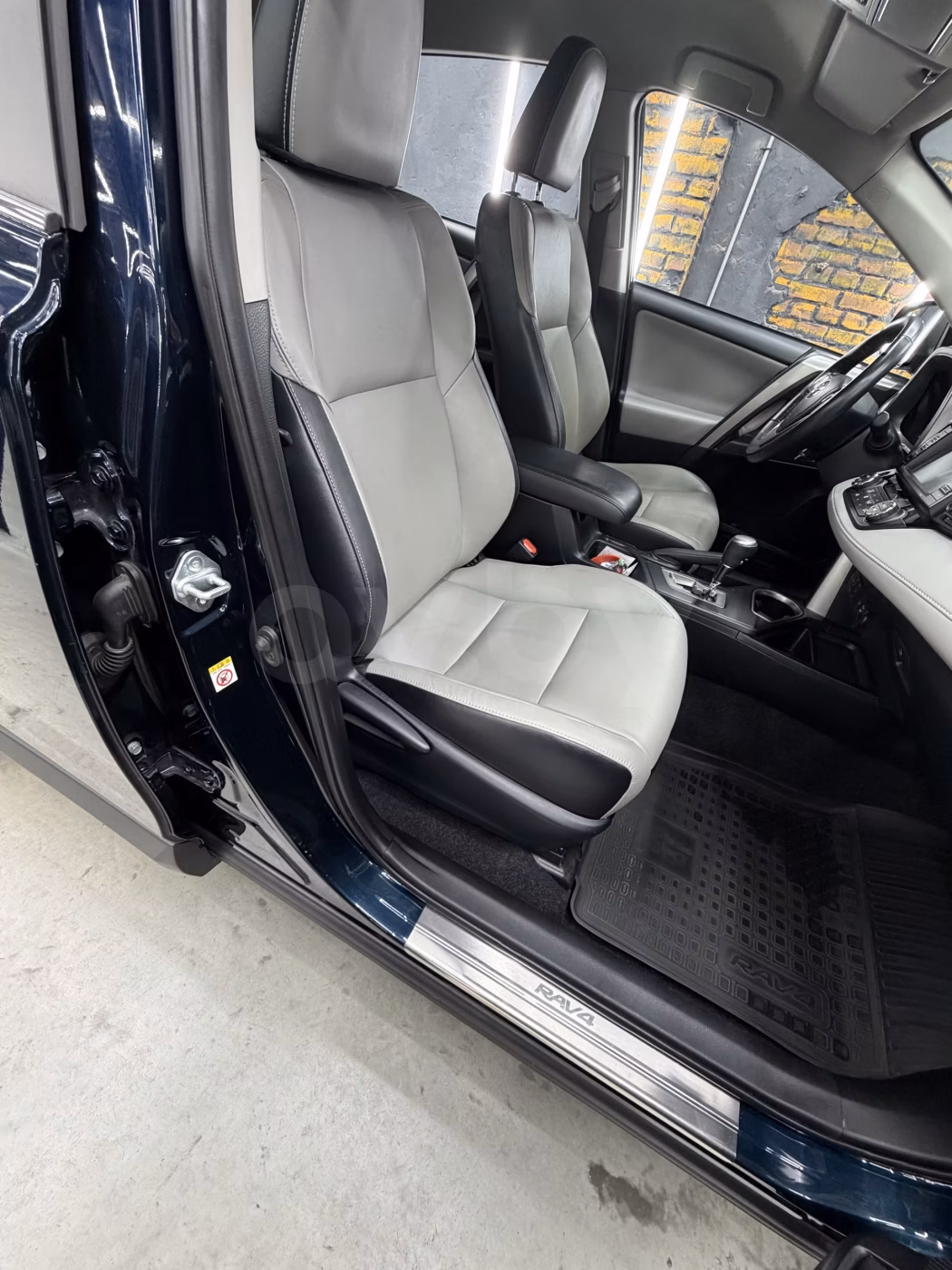 Toyota RAV4 фото 8