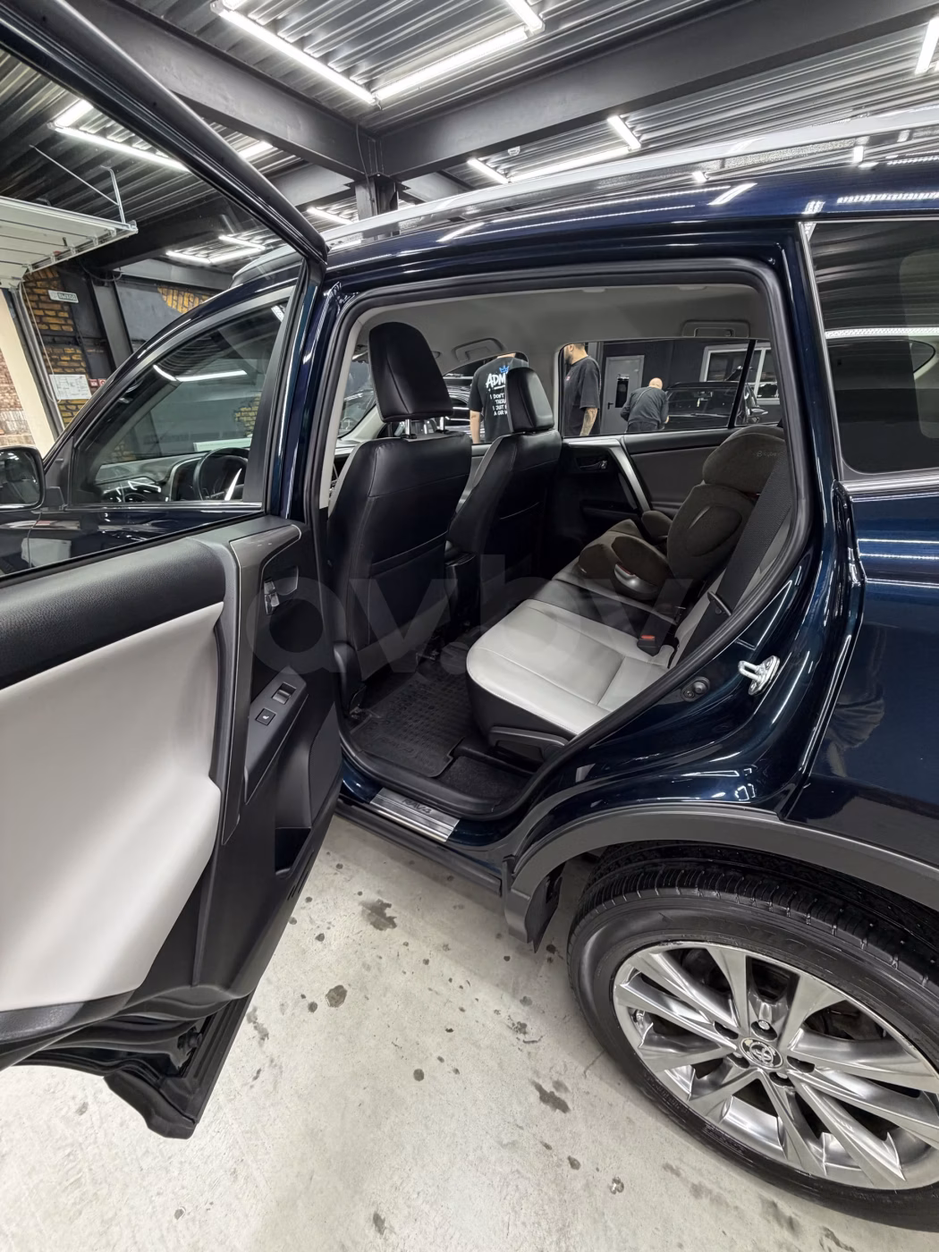 Toyota RAV4 фото 13