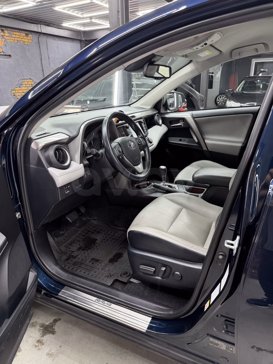 Toyota RAV4 фото 7