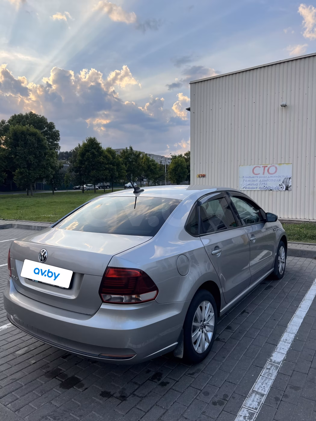 Volkswagen Polo Sedan фото 4