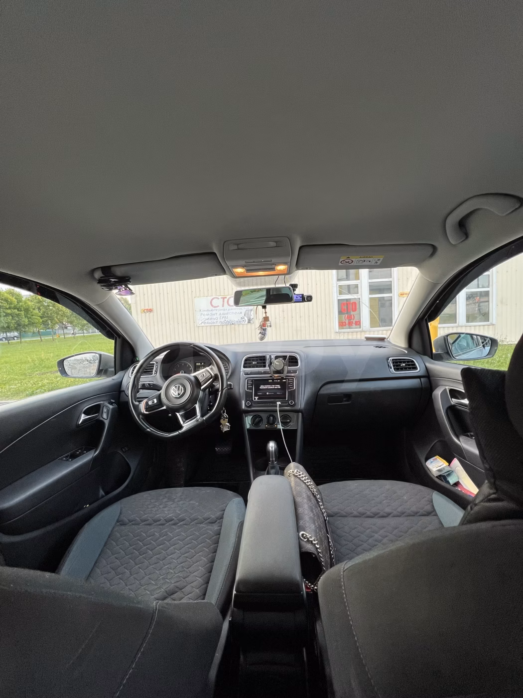 Volkswagen Polo Sedan фото 10