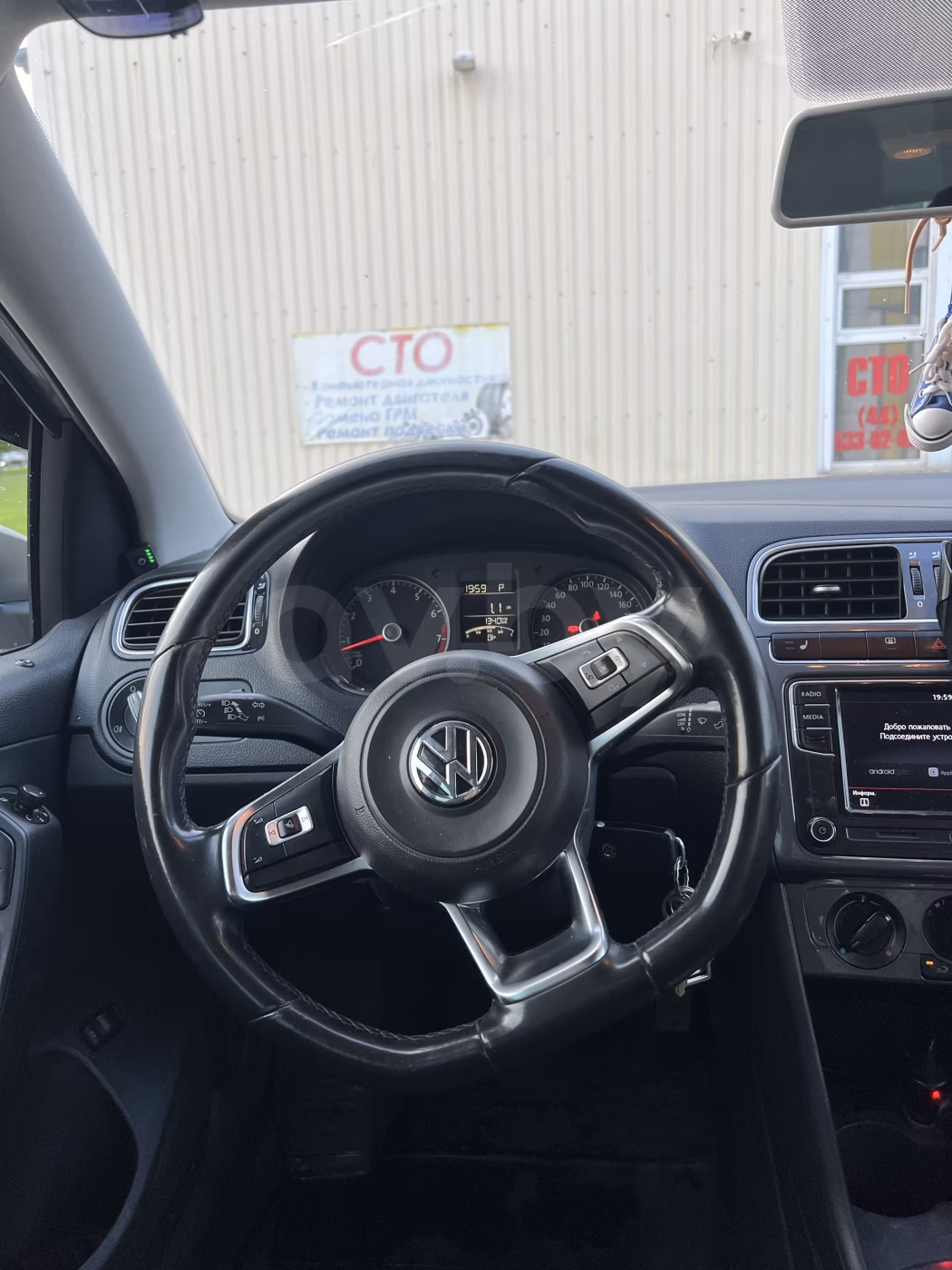 Volkswagen Polo Sedan фото 14