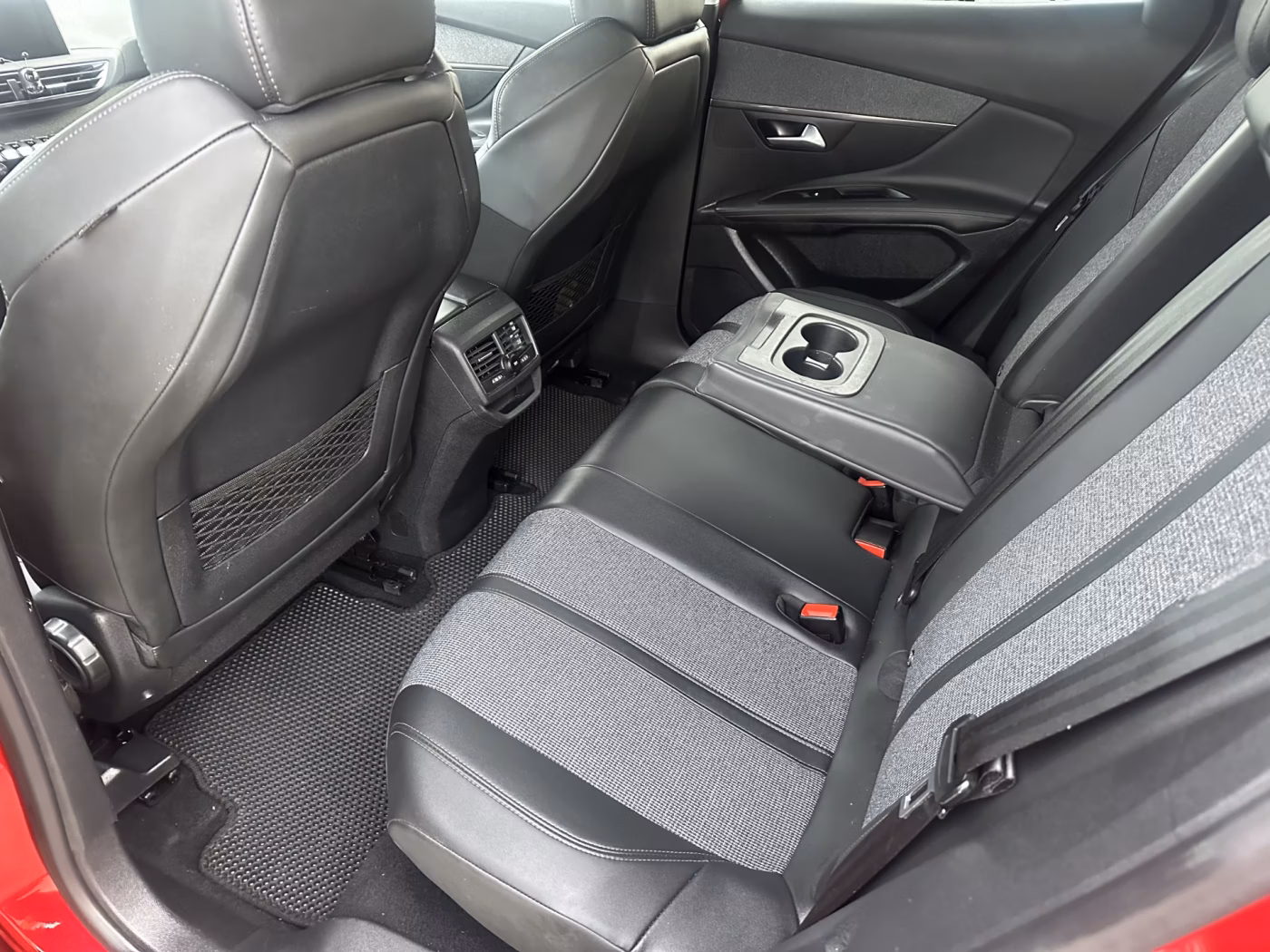 Peugeot 3008 фото 9