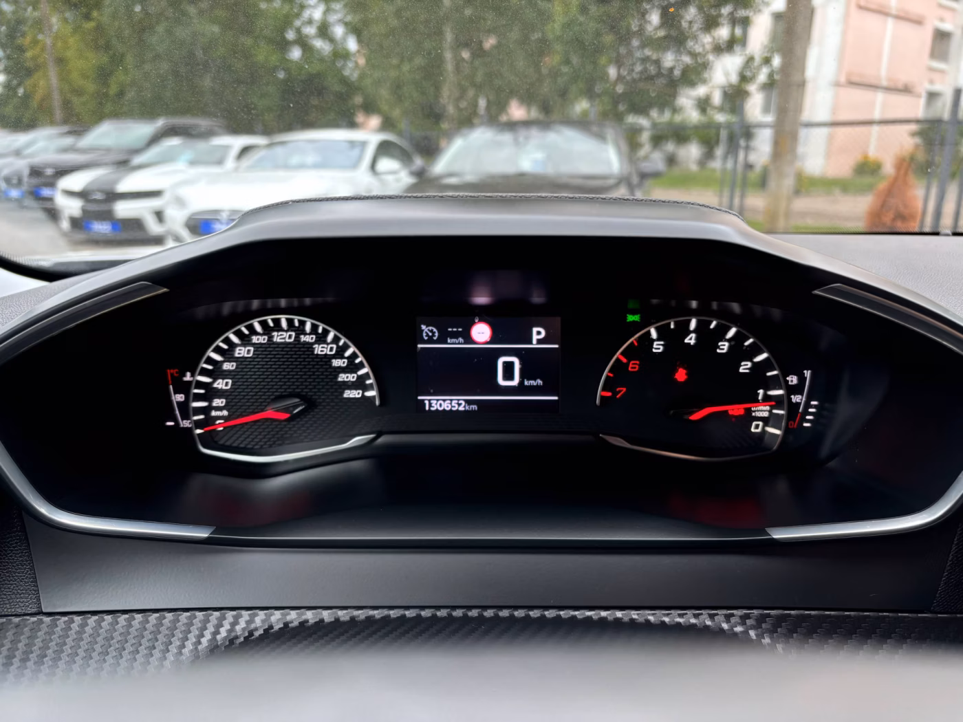 Peugeot 2008 фото 11