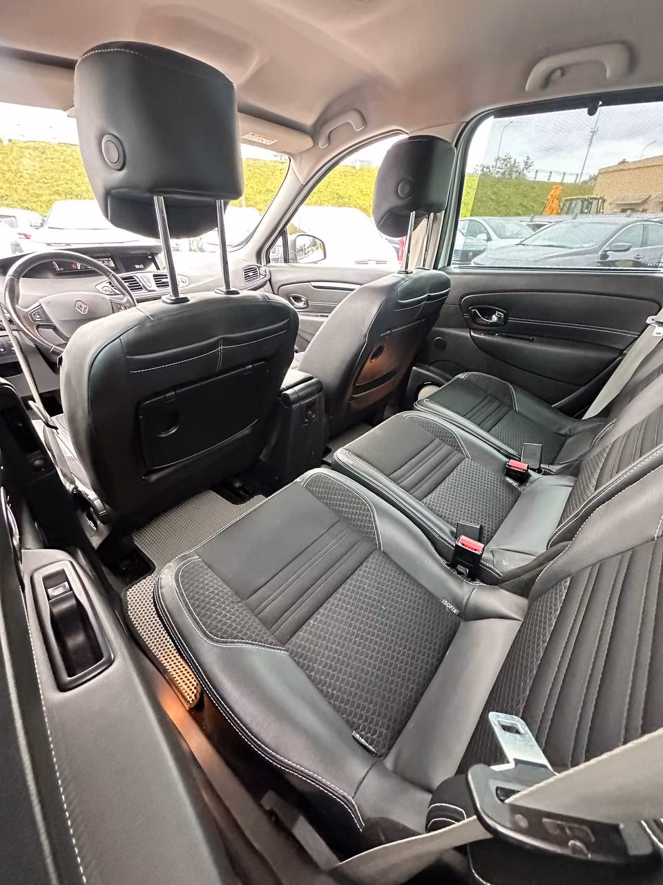 Renault Scenic фото 11