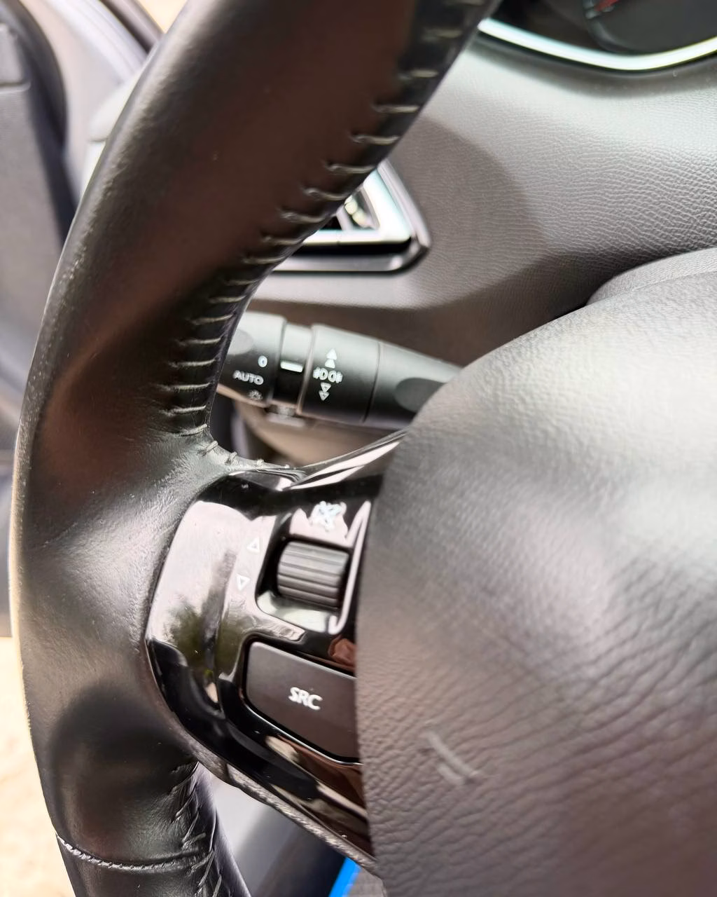 Peugeot 308 фото 11