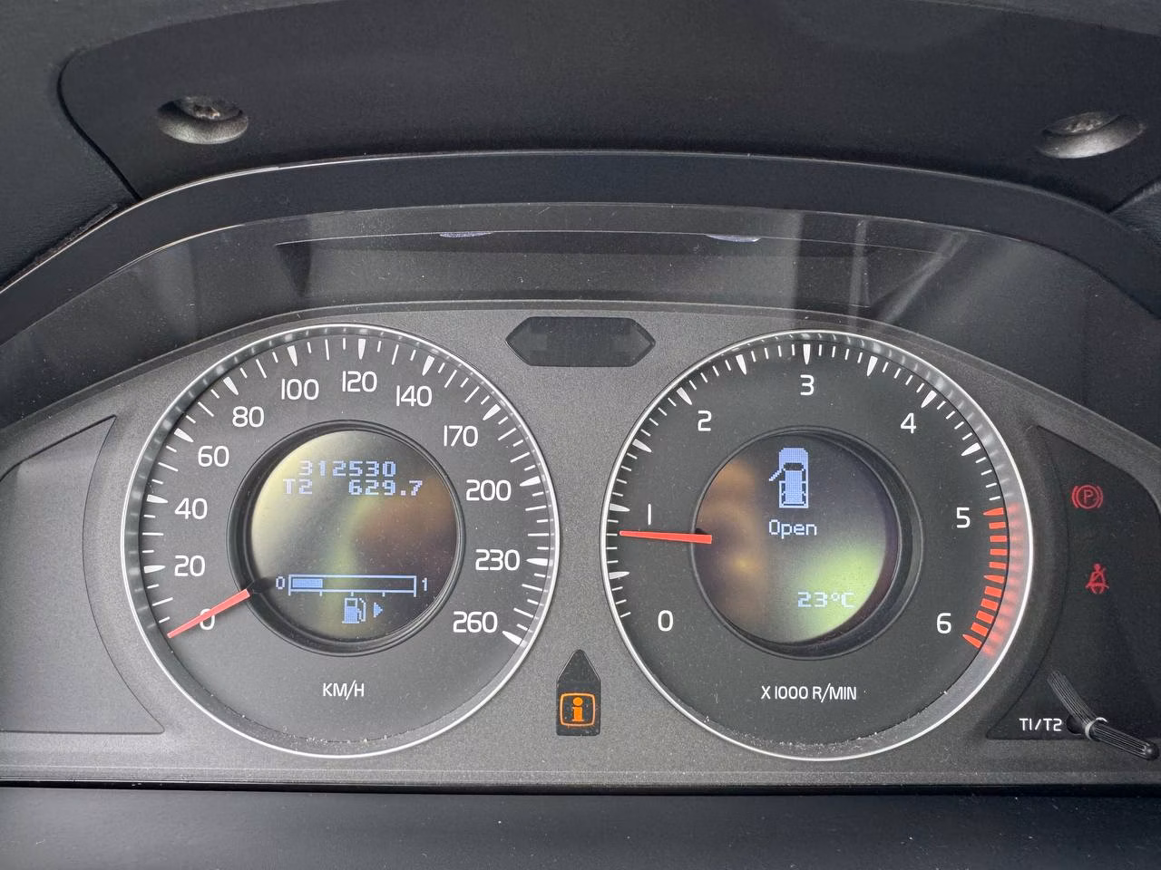 Volvo V70 фото 10
