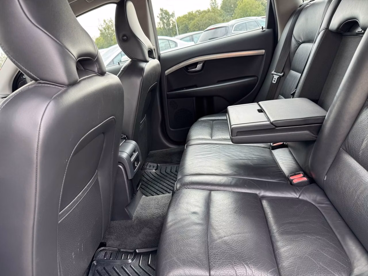 Volvo V70 фото 16