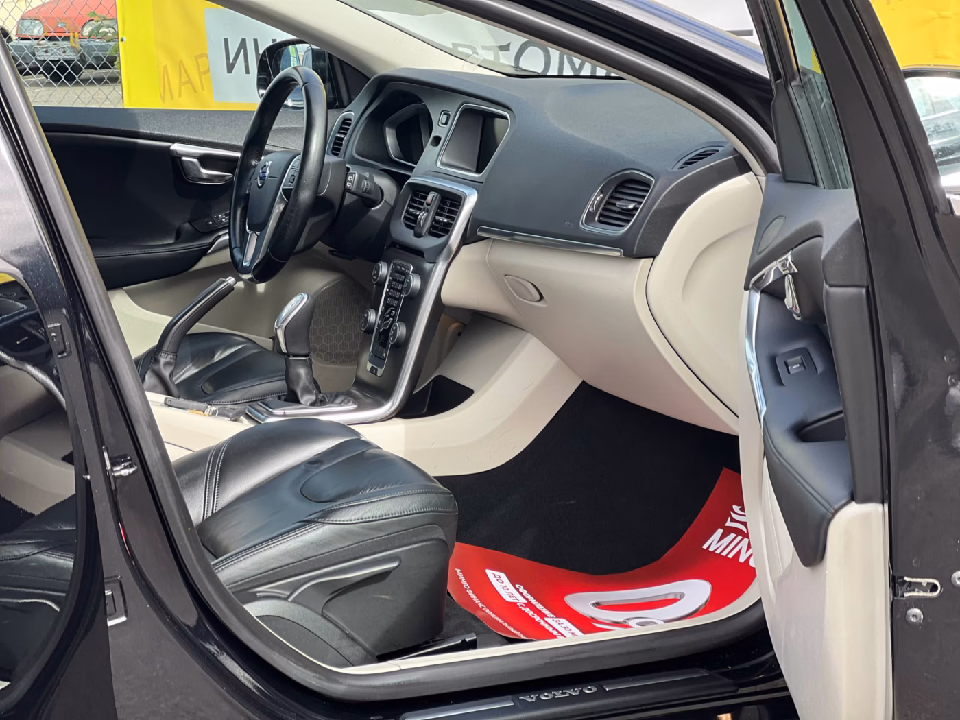 Volvo V40 фото 20