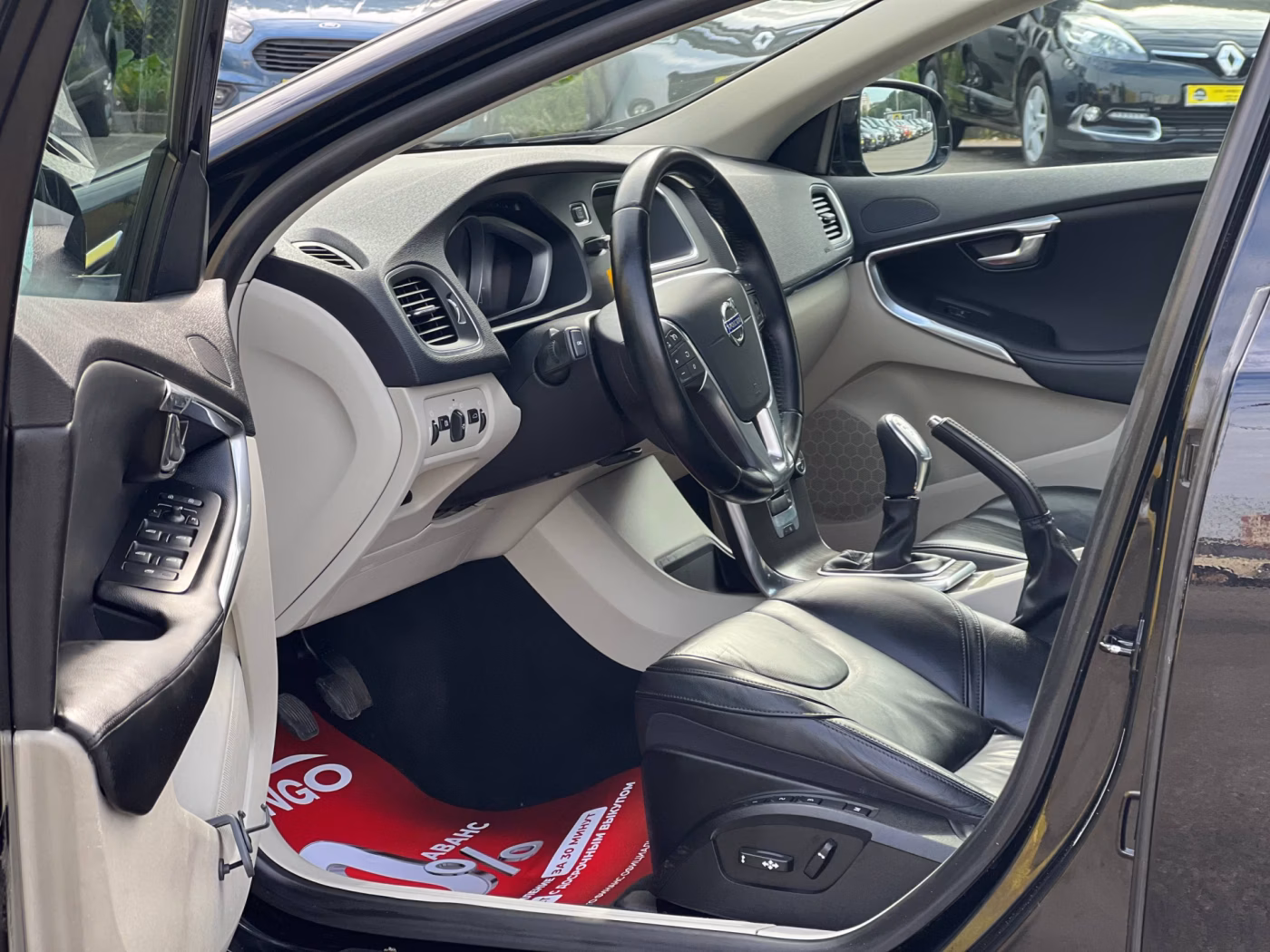 Volvo V40 фото 10