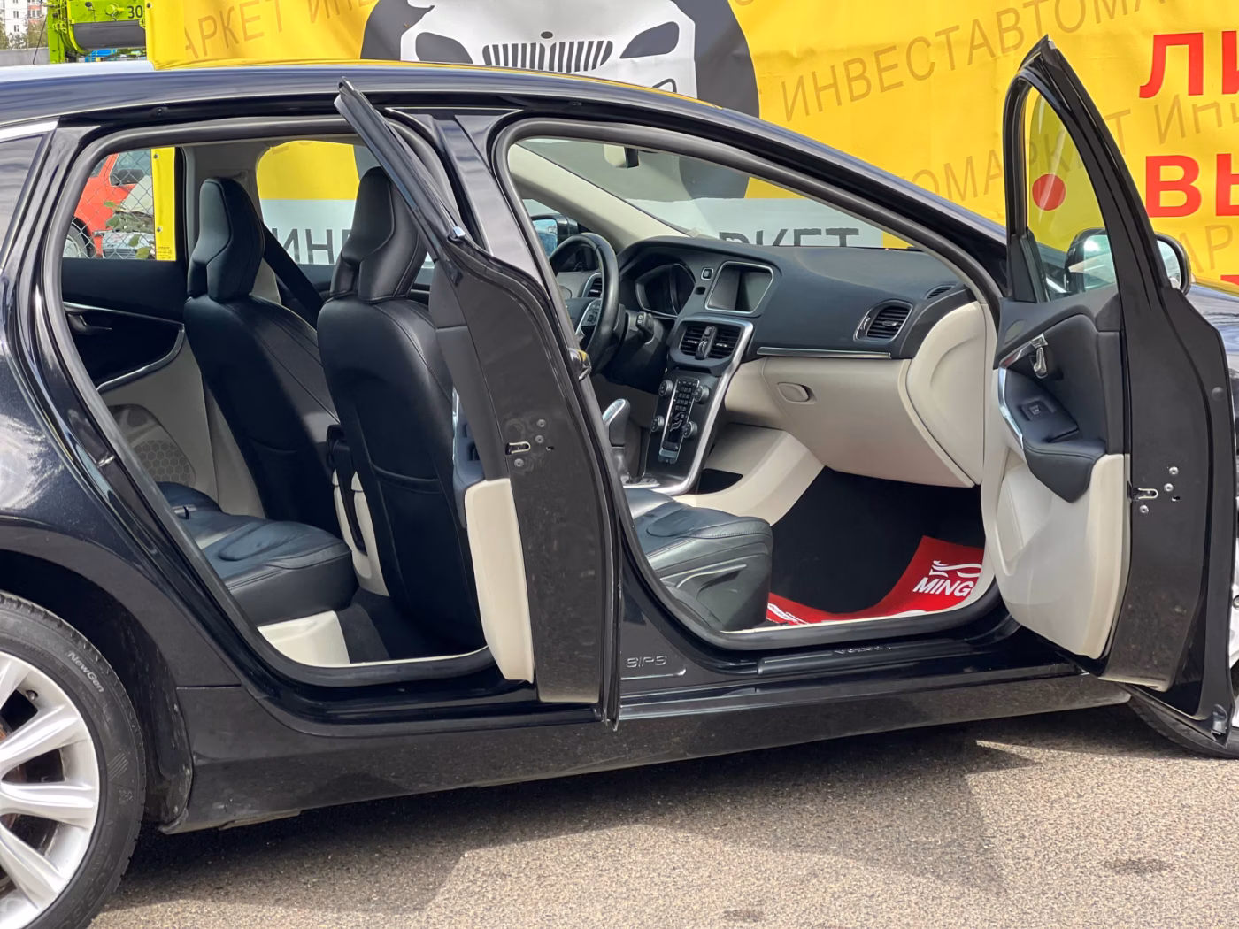 Volvo V40 фото 21