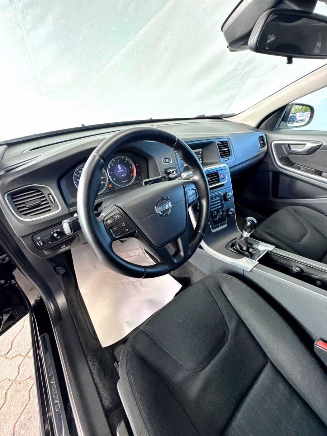 Volvo V60 фото 9
