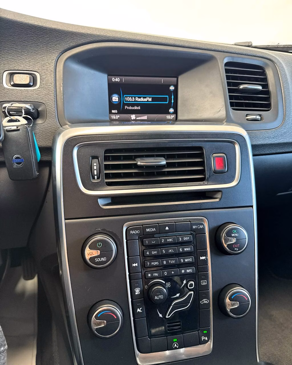 Volvo V60 фото 10