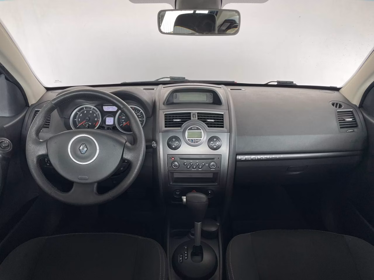Renault Megane фото 17