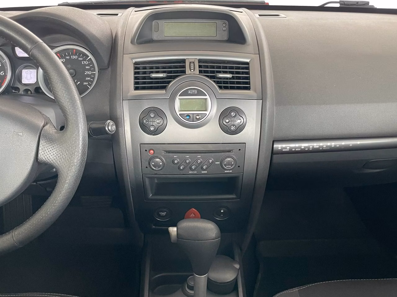 Renault Megane фото 18