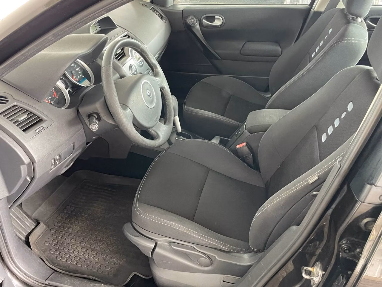 Renault Megane фото 10