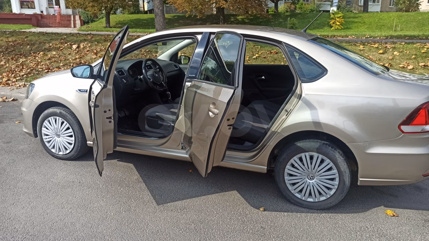 Volkswagen Polo Sedan фото 7