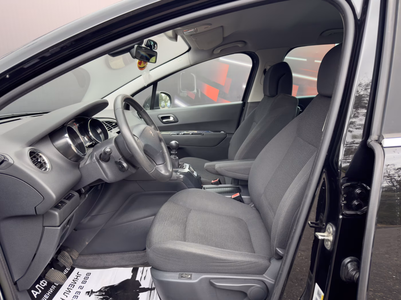 Peugeot 5008 фото 10