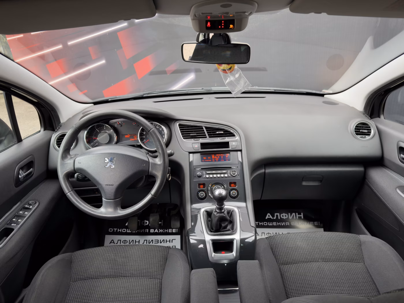 Peugeot 5008 фото 12