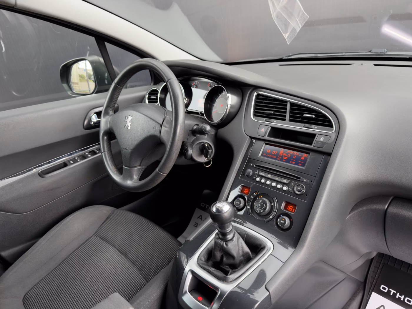 Peugeot 5008 фото 16