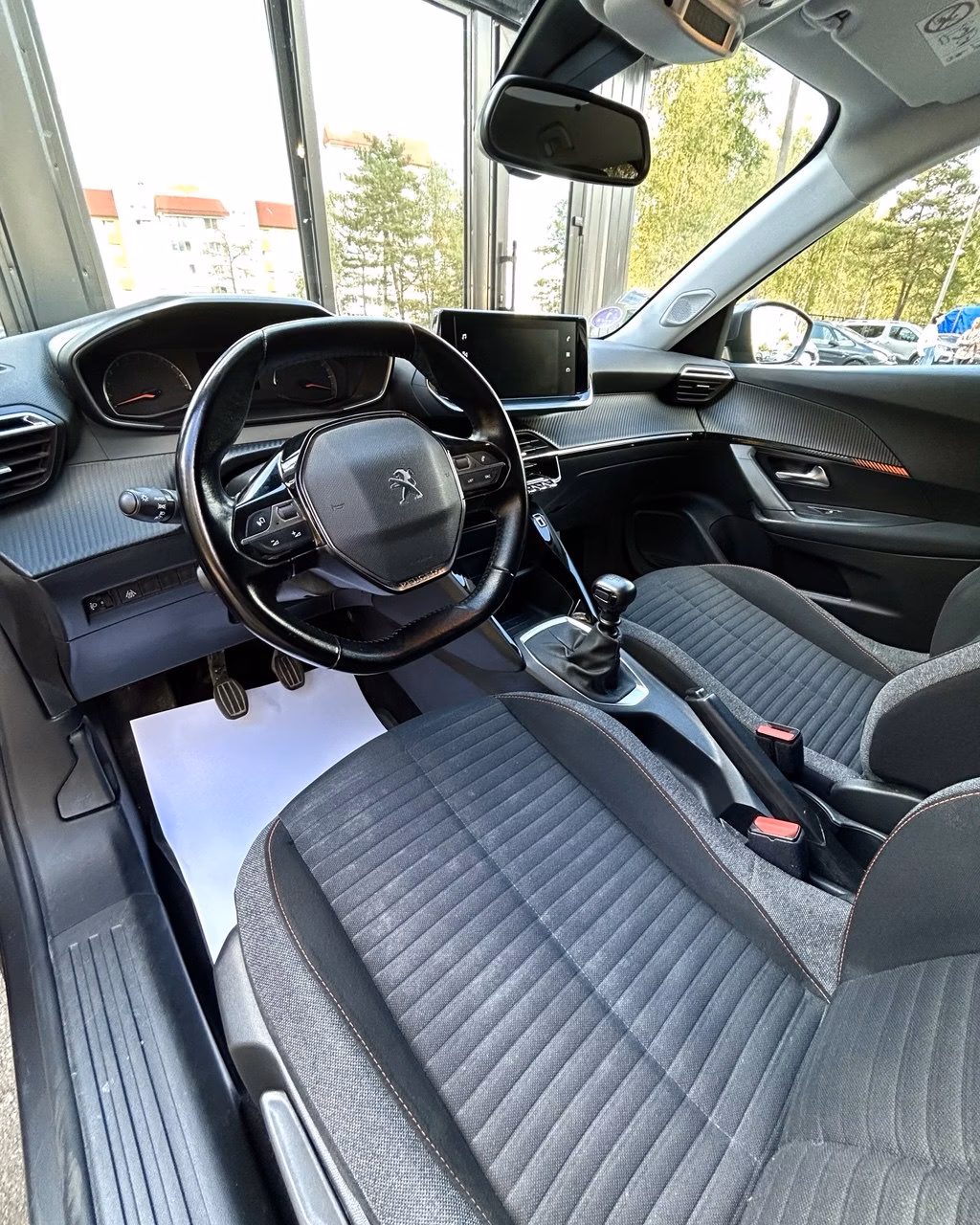 Peugeot 2008 фото 8