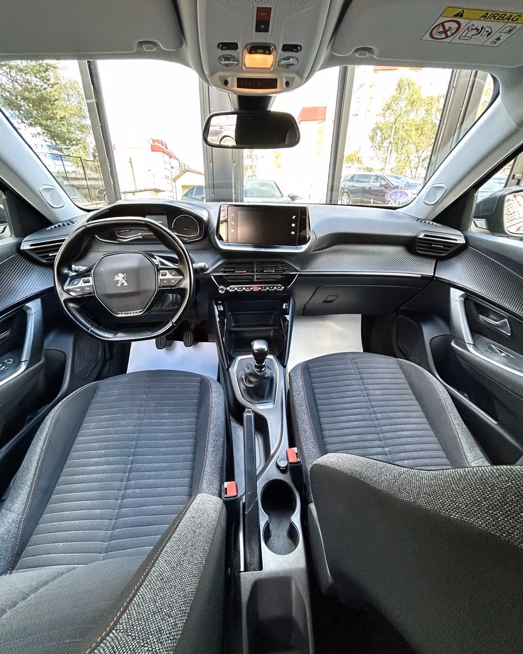 Peugeot 2008 фото 9