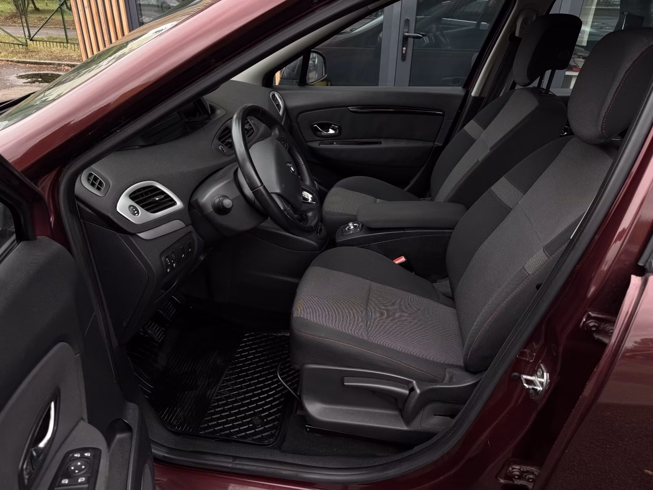 Renault Scenic фото 9